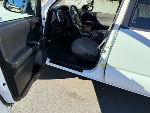 Used 2017 Toyota Tacoma SR5 image 11