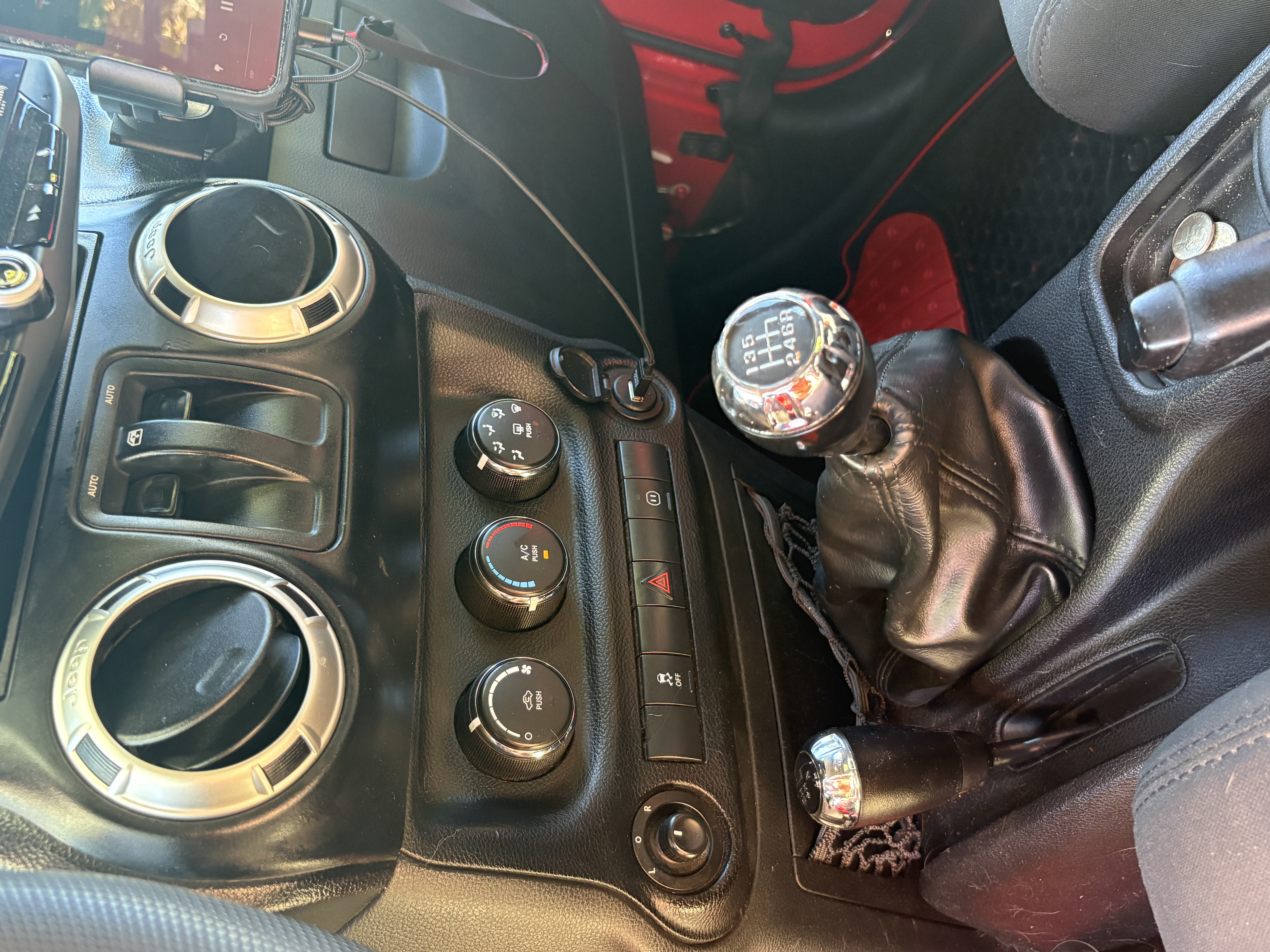 Used 2012 Jeep Wrangler Rubicon w/ PWR Convenience Group AWD/4WD image 24