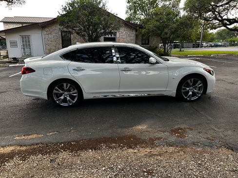 Used 2016 INFINITI Q70 L 3.7 w/ Deluxe Touring Package RWD image 1