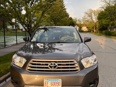Used 2010 Toyota Highlander 4WD image 2