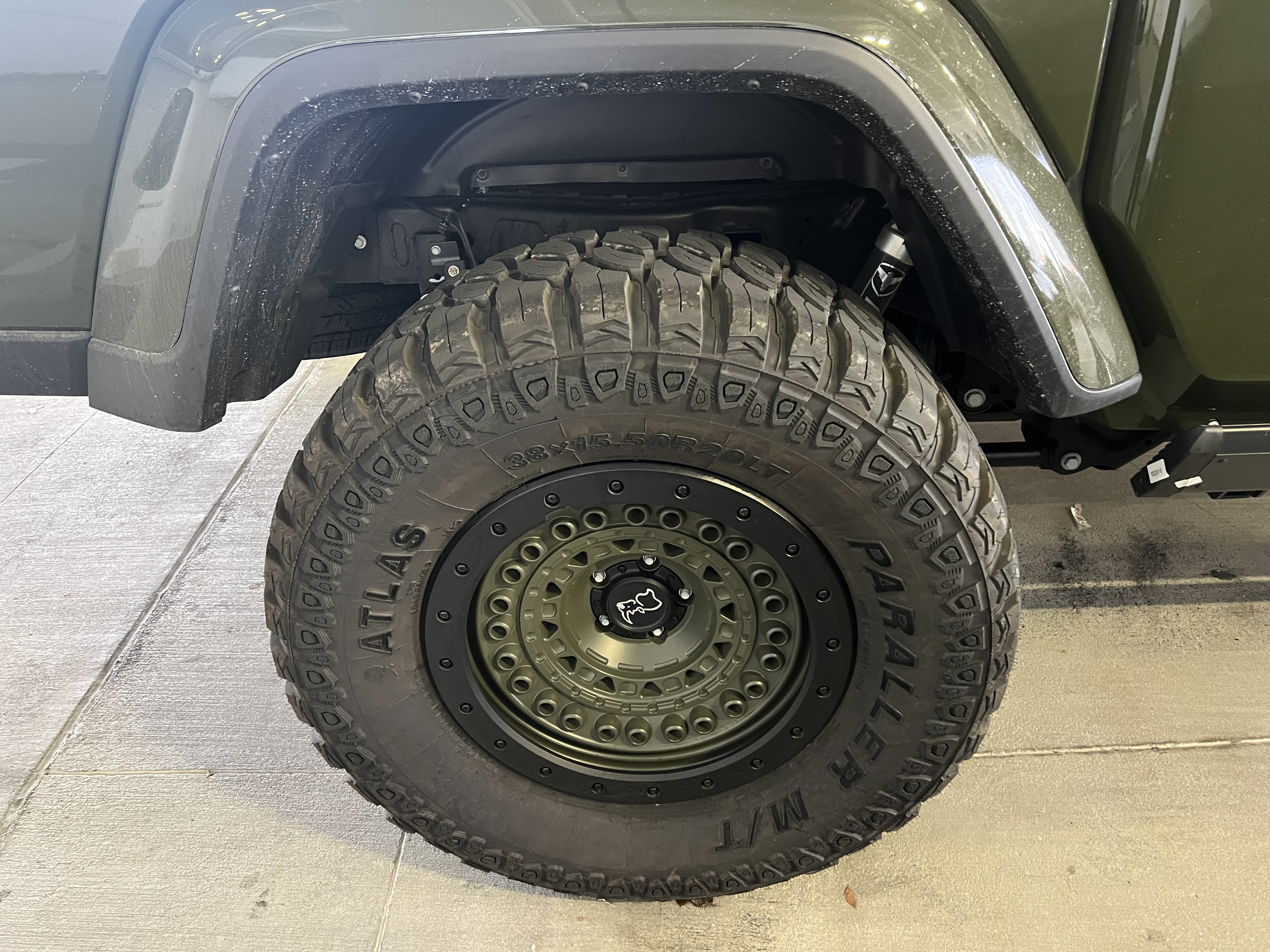 Used 2023 Jeep Gladiator Sport AWD/4WD image 2