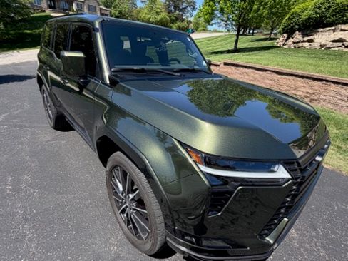 Used 2024 Lexus GX 550 w/ Accessory Package (Z1) image 12