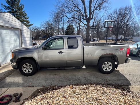 Used 2013 GMC Sierra 1500 SLE w/ Power Tech Package AWD/4WD image 2