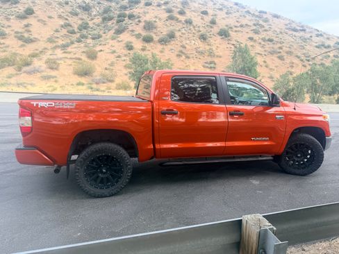 Used 2017 Toyota Tundra SR5 w/ TRD Off Road Package image 9