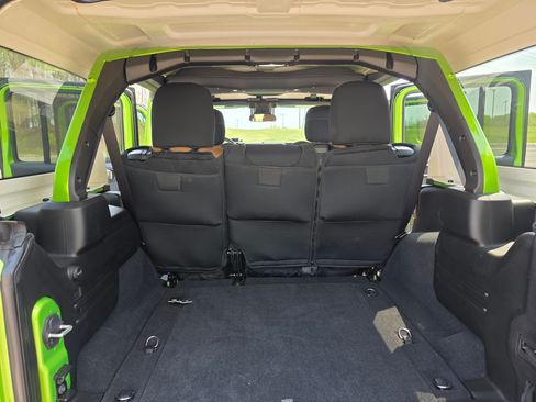 Used 2025 Jeep Wrangler Unlimited Rubicon w/ Convenience Group image 14