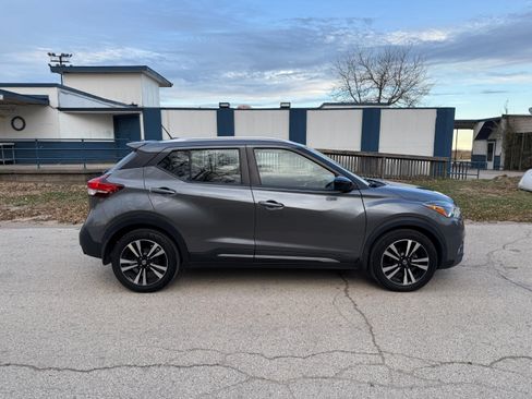 Used 2019 Nissan Kicks SR w/ SR Premium Package image 5