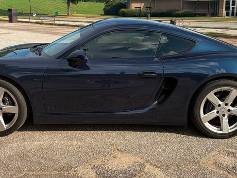 Used 2016 Porsche Cayman RWD image 2