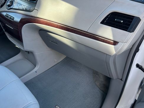 Used 2011 Toyota Sienna XLE w/ XLE Navigation Pkg image 16