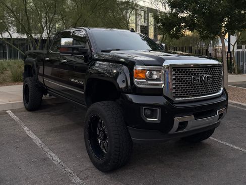 Used 2016 GMC Sierra 2500 Denali w/ Duramax Plus Package AWD/4WD image 1