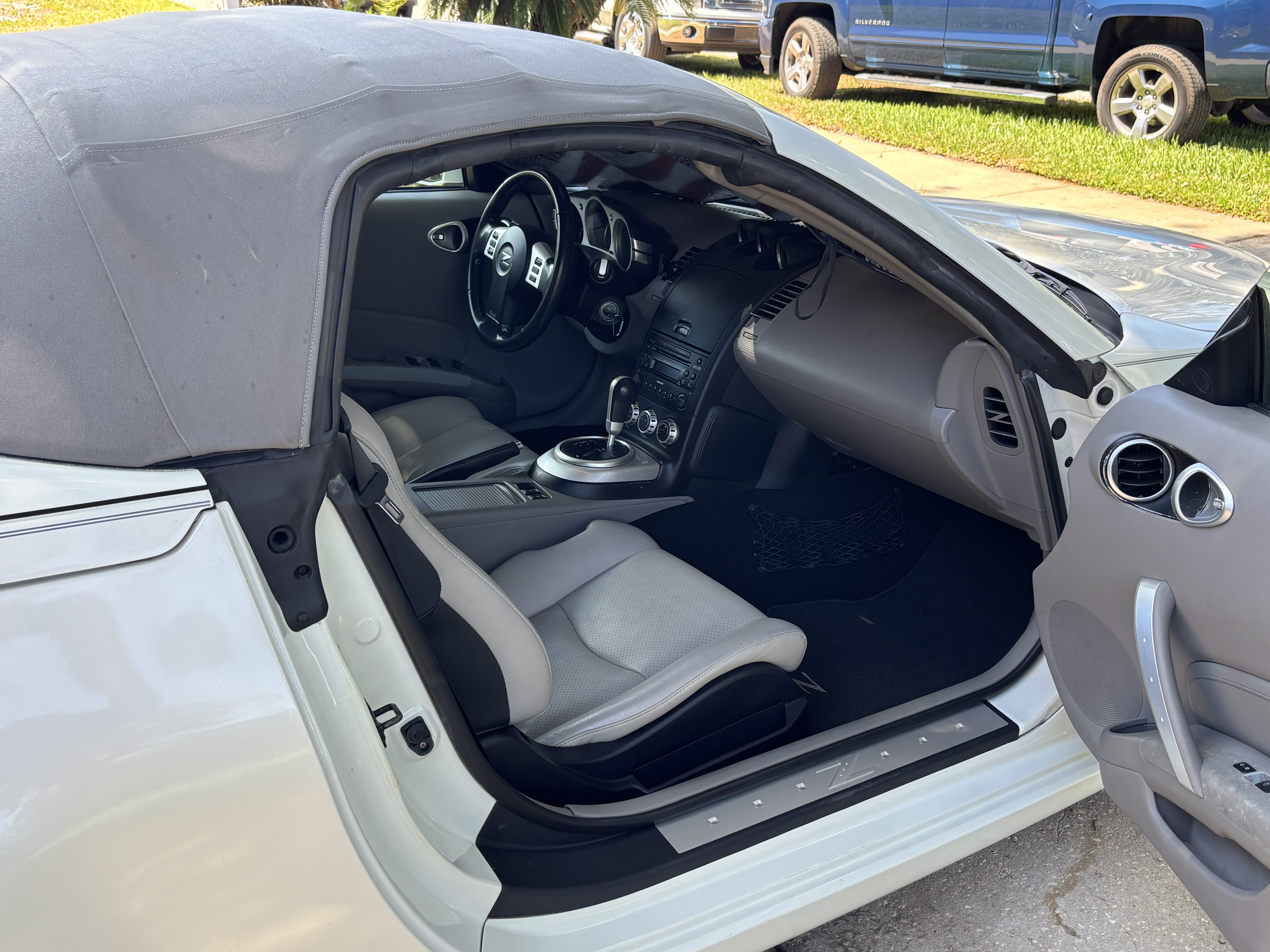 Used 2008 Nissan 350Z Touring RWD image 6