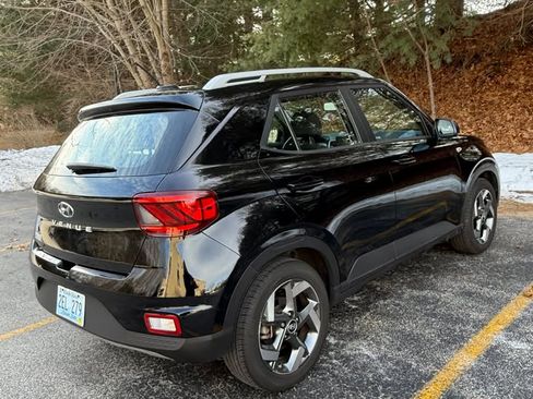 Used 2024 Hyundai Venue SEL image 6