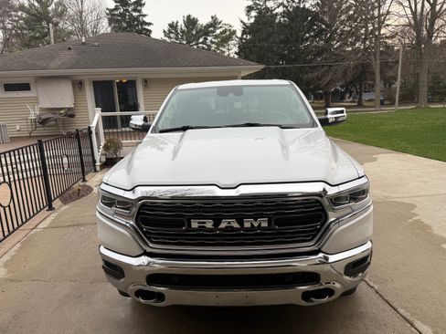 Used 2019 RAM 1500 Limited image 1