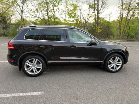 Used 2013 Volkswagen Touareg Executive image 5
