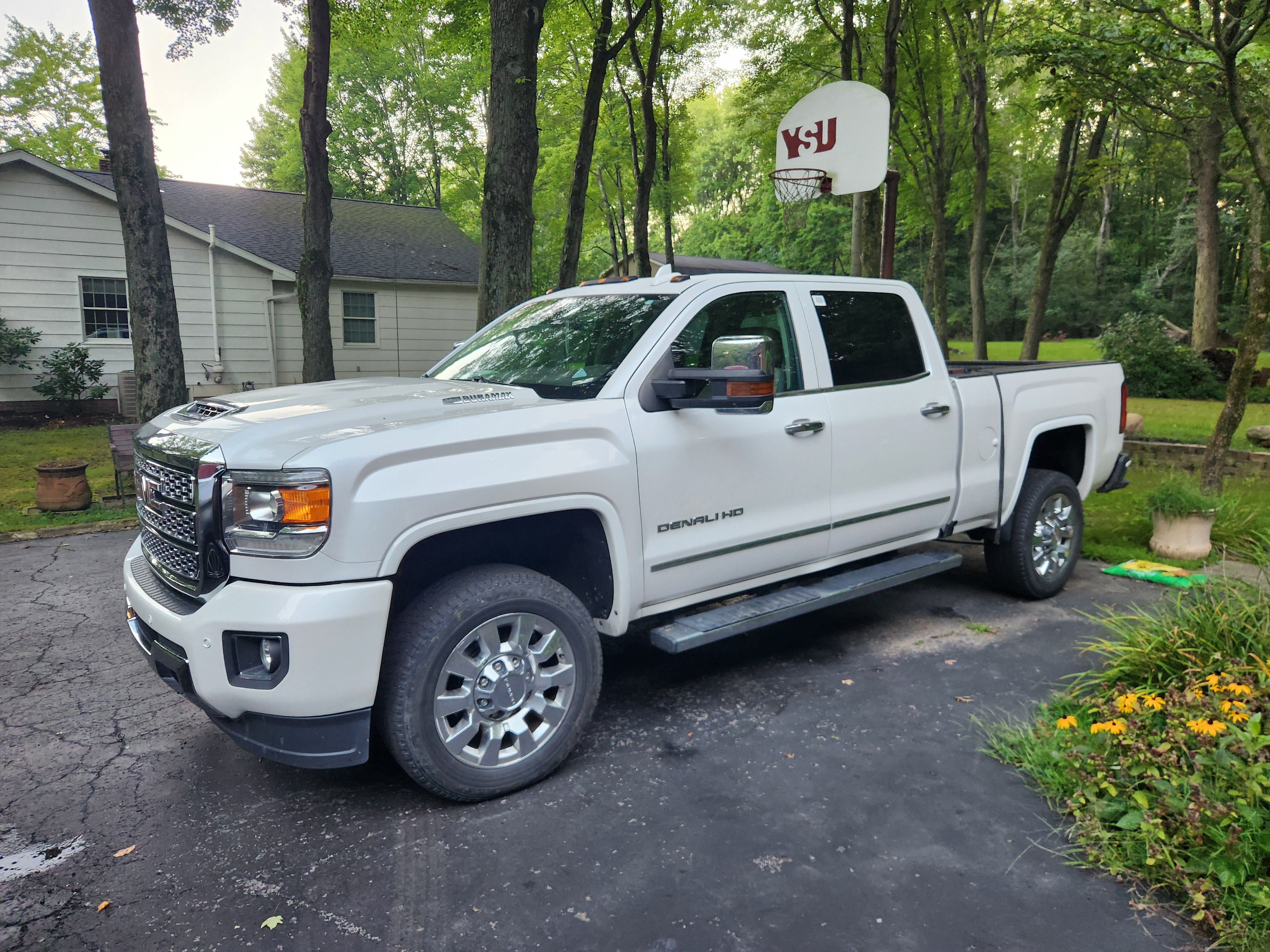 Used 2019 GMC Sierra 2500 Denali AWD/4WD image 1