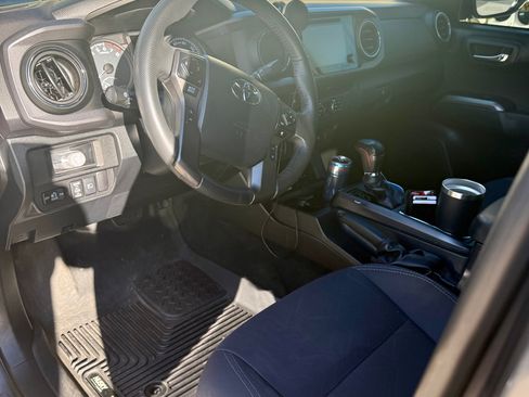 Used 2018 Toyota Tacoma TRD Off-Road image 3