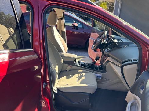 Used 2017 Ford Escape SE w/ Equipment Group 201A image 6