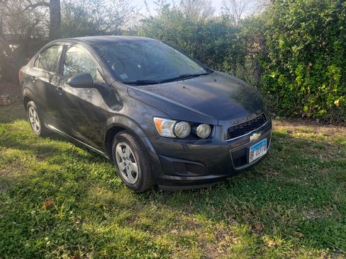 Used 2014 Chevrolet Sonic LS image 1