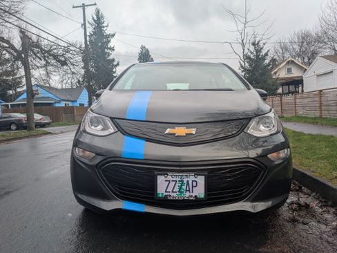 Used 2021 Chevrolet Bolt LT image 2