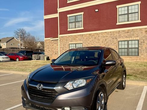 Used 2016 Honda HR-V EX image 2