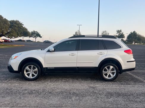 Used 2014 Subaru Outback 3.6R Limited w/ Moonroof Package AWD/4WD image 6