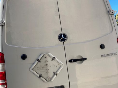 Used 2012 Mercedes-Benz Sprinter 2500 image 12