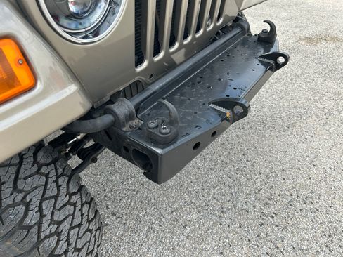 Used 2005 Jeep Wrangler Unlimited Rubicon w/ Sahara Edition Group image 9