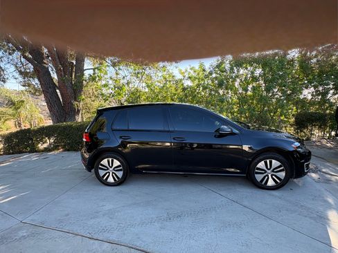 Used 2019 Volkswagen e-Golf SE w/ Driver Assistance Package FWD image 11