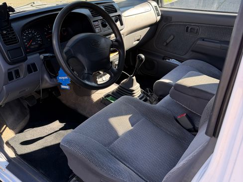 Used 2000 Nissan Frontier XE image 8