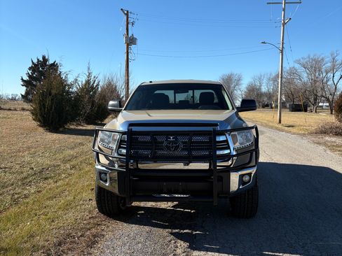 Used 2017 Toyota Tundra SR5 image 2