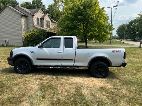 Used 2003 Ford F150 XLT AWD/4WD image 10