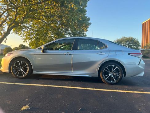 Used 2018 Toyota Camry SE image 10