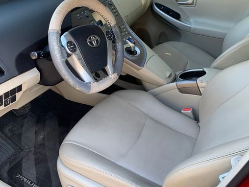 Used 2015 Toyota Prius Four image 10