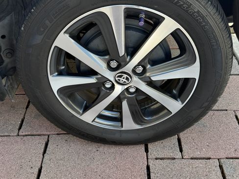 Used 2018 Toyota Prius C Three image 6