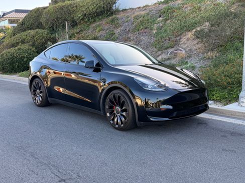 Used 2022 Tesla Model Y Performance AWD/4WD image 1