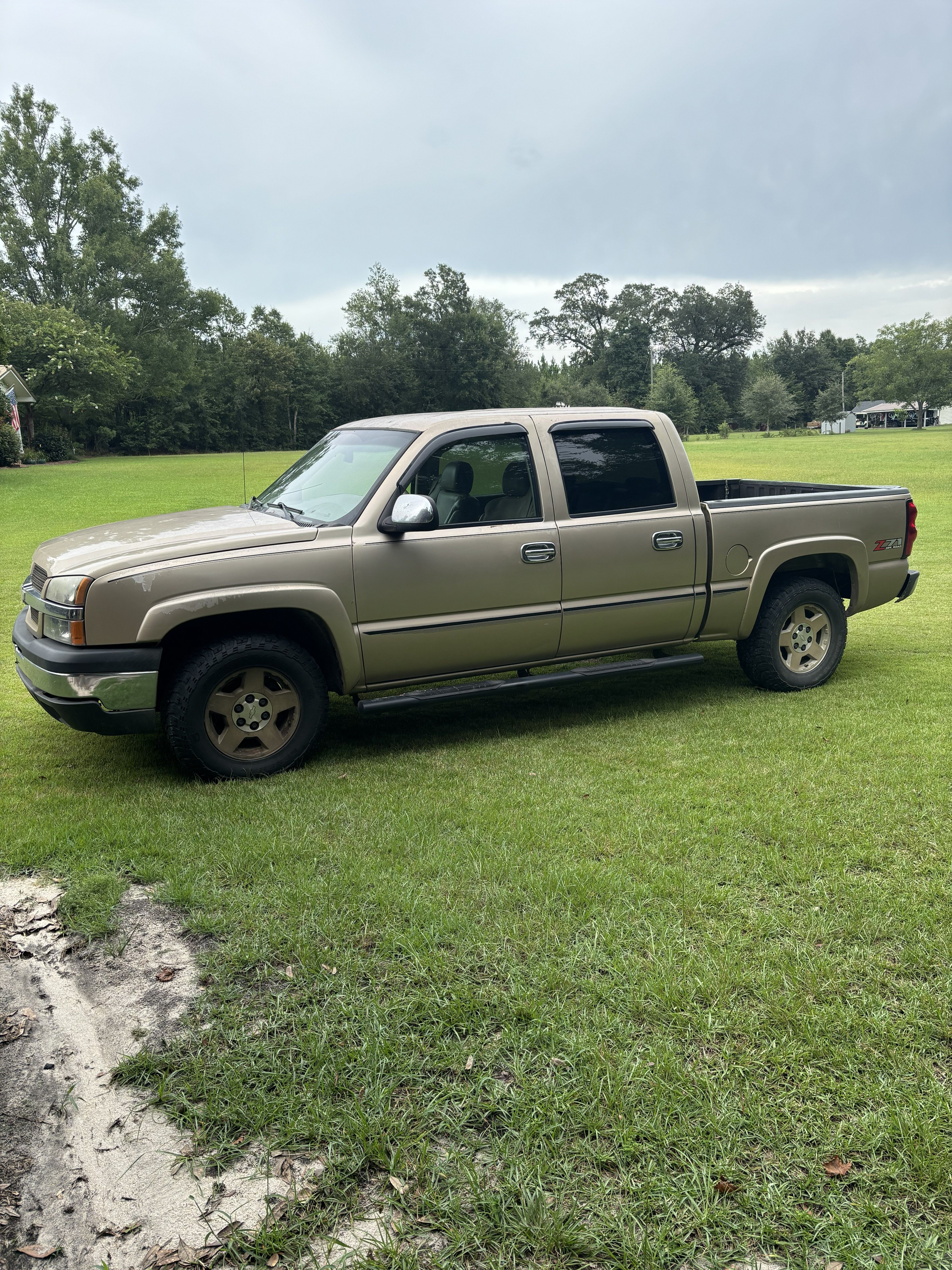 Used 2005 Chevrolet Silverado 1500 4x4 Crew Cab w/ Light Duty Power Package image 1