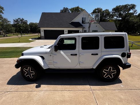 Used 2024 Jeep Wrangler Unlimited Sahara w/ Safety Group AWD/4WD image 2