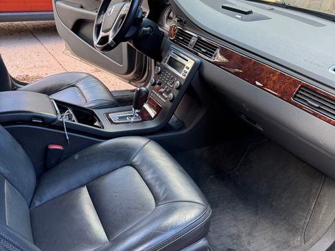 Used 2010 Volvo XC70 T6 image 13