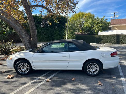 Used 2005 Chrysler Sebring Touring image 29