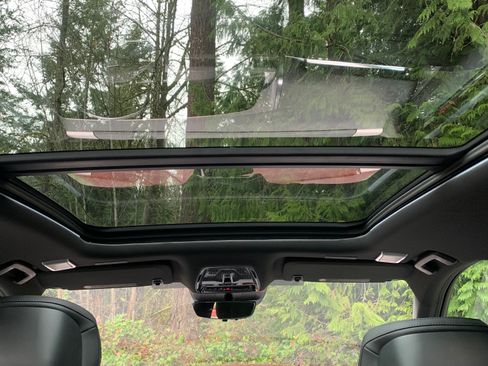 Used 2026 Cadillac Vistiq Luxury image 8