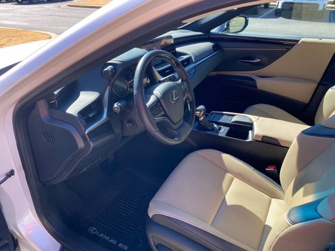 Used 2019 Lexus ES 350 350 Sedan 4D w/ Premium Package image 5