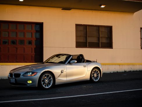 Used 2004 BMW Z4 2.5i image 18