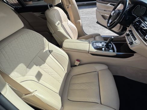 Used 2017 BMW 740i image 5