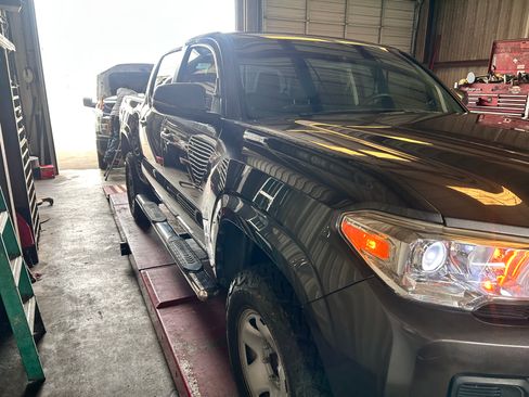 Used 2019 Toyota Tacoma SR w/ SR Convenience Package RWD image 12