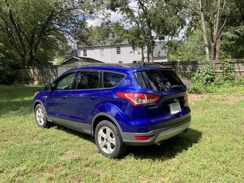 Used 2015 Ford Escape SE w/ Equipment Group 201A image 4