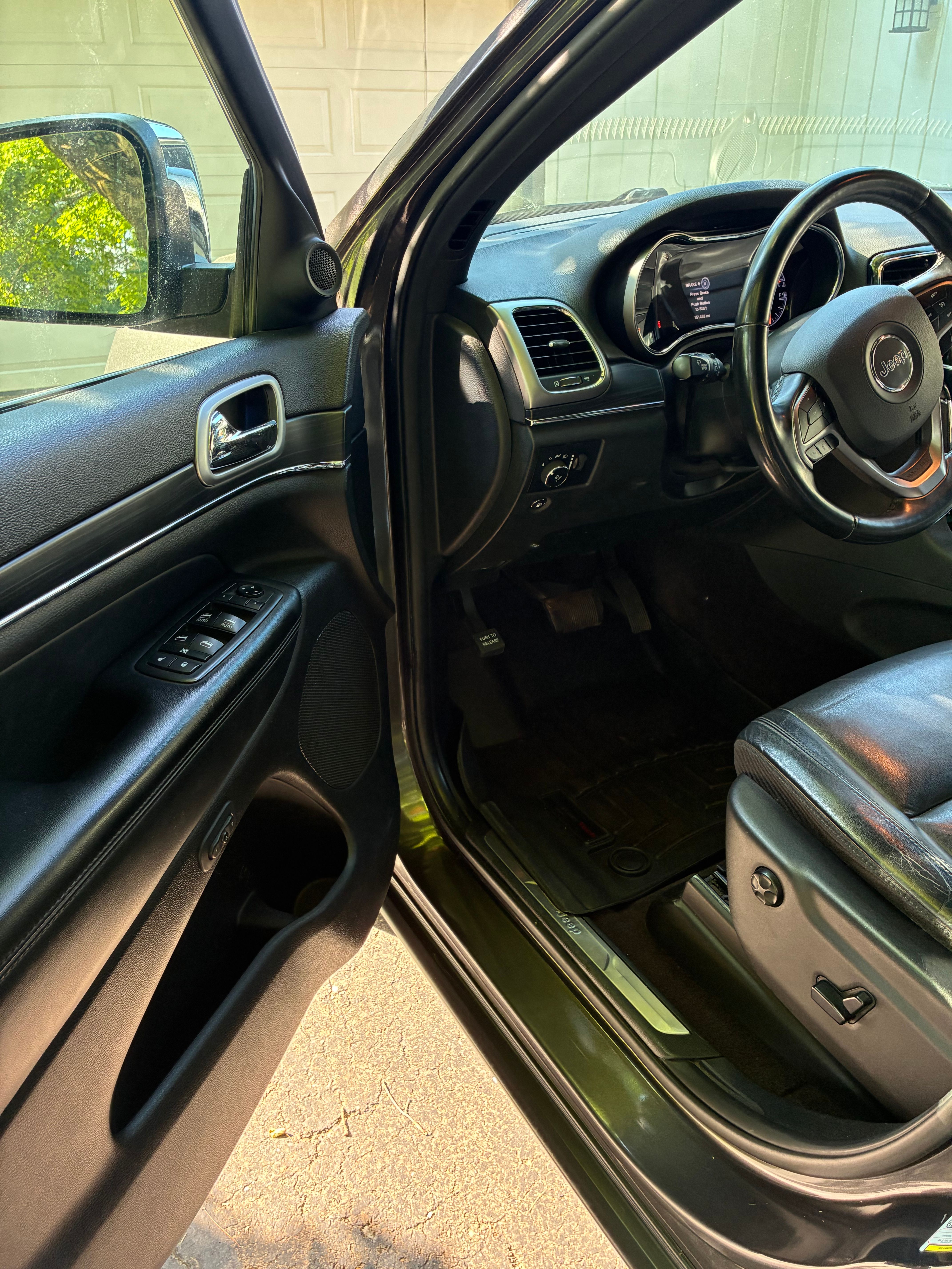 Used 2019 Jeep Grand Cherokee Limited AWD/4WD image 2