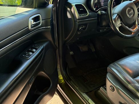 Used 2019 Jeep Grand Cherokee Limited AWD/4WD image 2