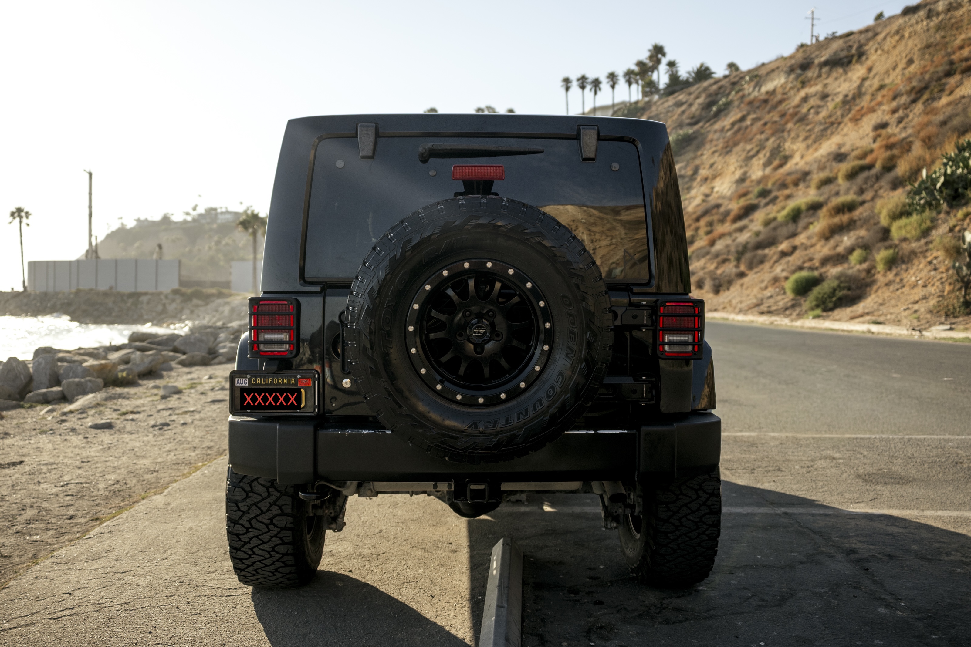Used 2015 Jeep Wrangler Unlimited Sahara w/ Connectivity Group AWD/4WD image 10