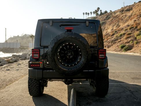Used 2015 Jeep Wrangler Unlimited Sahara w/ Connectivity Group AWD/4WD image 10