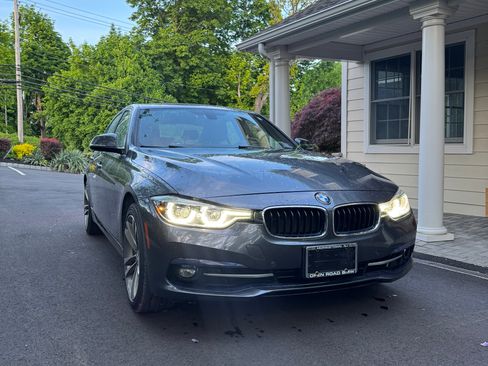 Used 2017 BMW 330i xDrive Sedan AWD/4WD image 2
