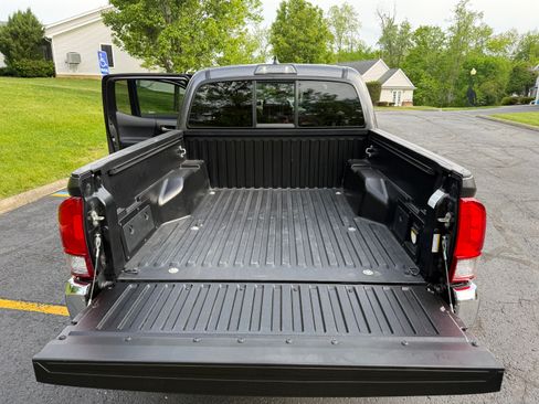 Used 2016 Toyota Tacoma TRD Off-Road w/ Towing Package AWD/4WD image 17